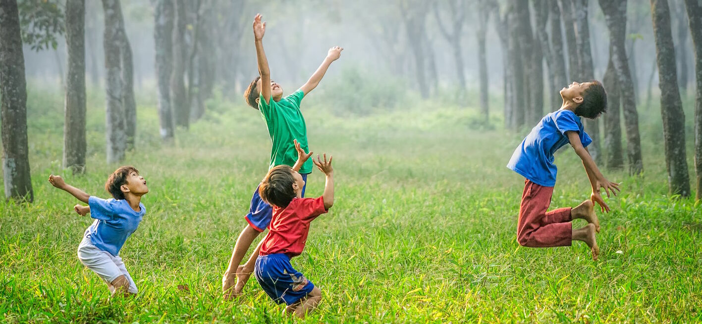 La importancia de jugar al aire libre - Aprendo Max - Gimnasia Cerebral ...